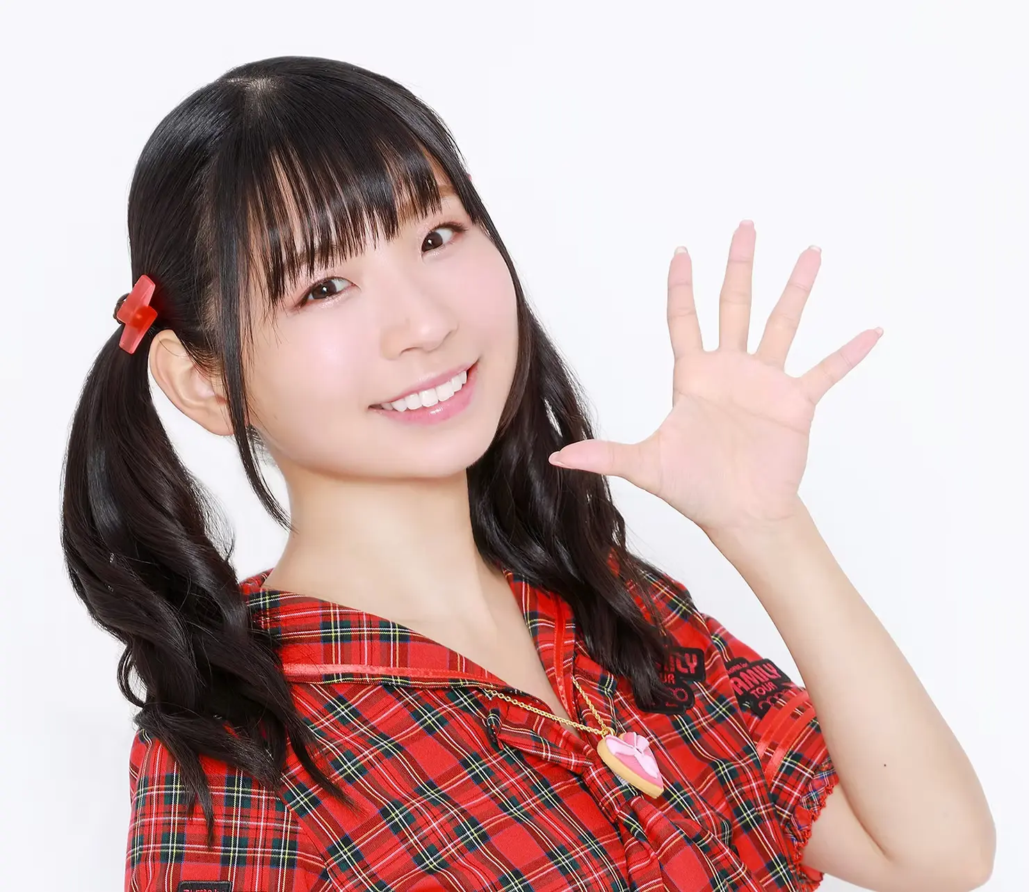 Smiling Japanese voice actor greeting, representing character voice work for localized games